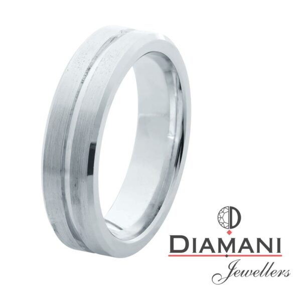 Carved lines - Beveled edge - Wedding Band in Gold | DIAMANI Jewellers