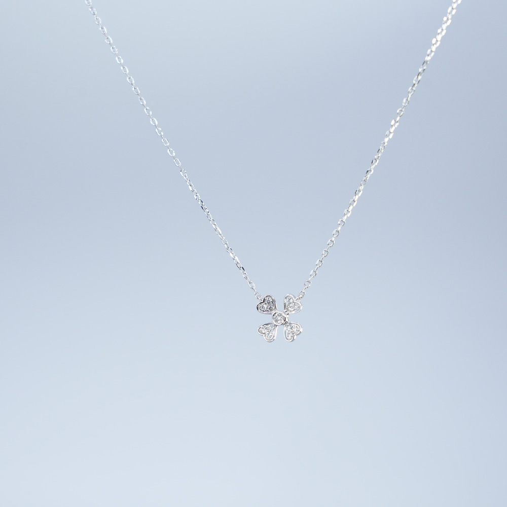 18K White Gold Clover Diamond Pendant | DIAMANI Jewellers